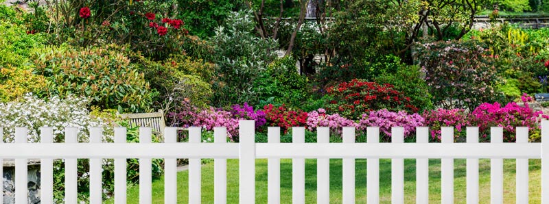 Vinyl Fences for Public Gardens: A Durable and Beautiful Choice