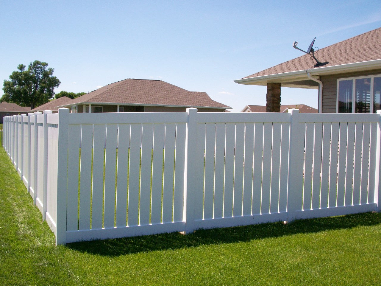 6' Tall x 8' Wide Semi-Privacy Fence with 2 Rails For Vinyl Fences