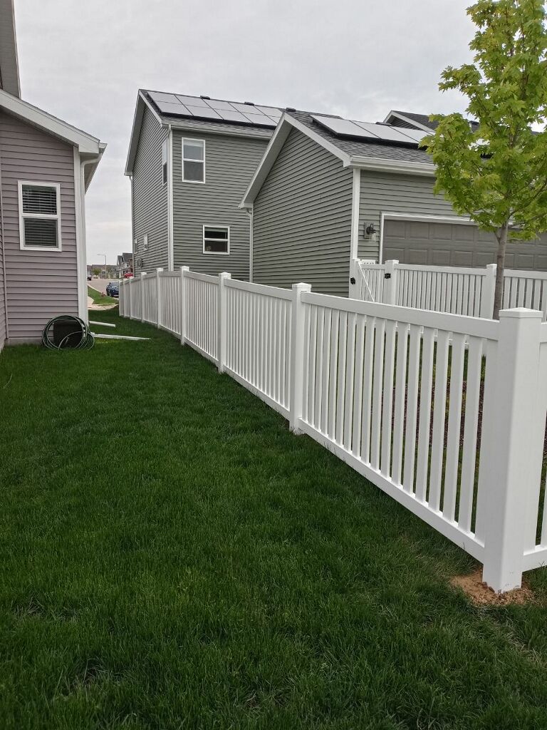 [Price Per Foot - K-17] 4' Tall Closed Picket Fence with 3" Air Space For Vinyl Fences